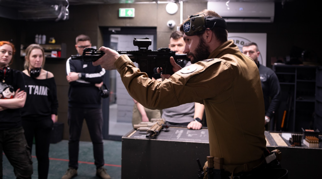 Adrenalina i team building – Strzelnica SCHRON jako idealne miejsce na firmową integrację
